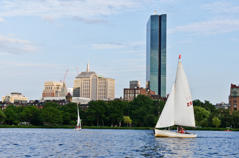 Manu fait de la voile à Boston