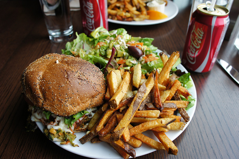 Un burger chez Victor - Alice in Québéquie
