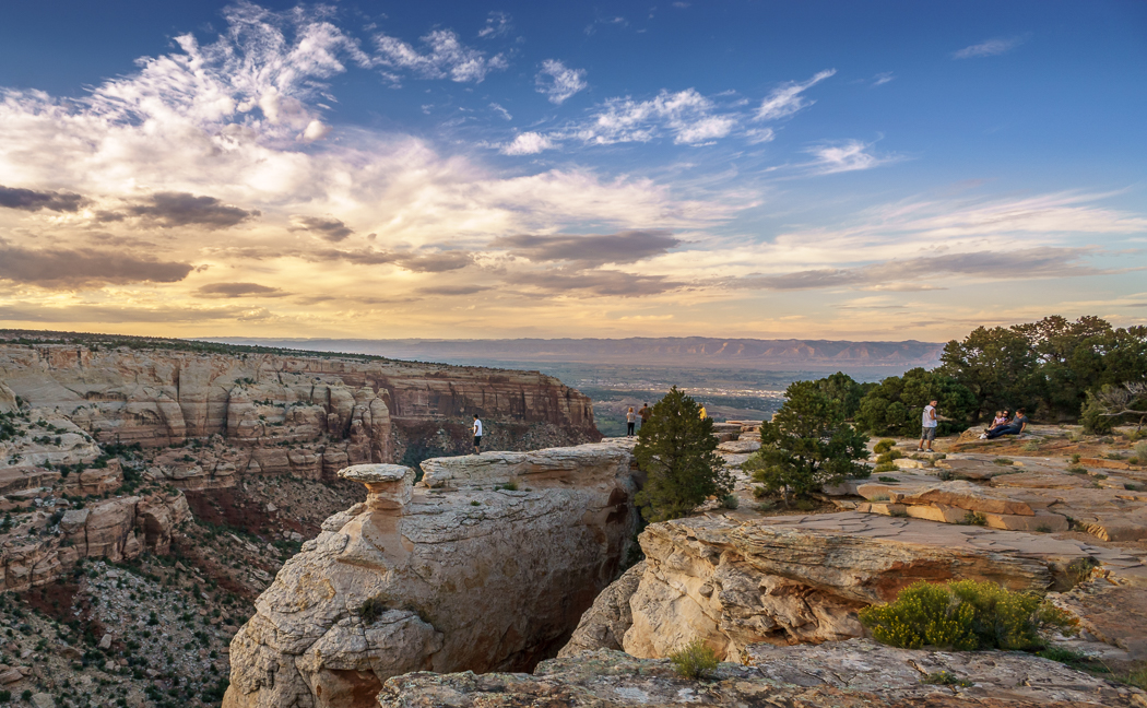 Colorado National Monument perché en haut d'un rocher