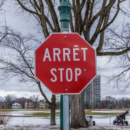 Visite de la ville de Quebec - Panneau Arret, Stop // https://www.maathiildee.com