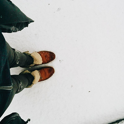Les pieds dans la neige