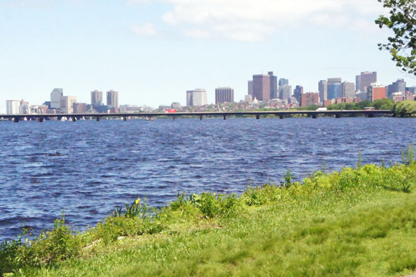 Charles River et Boston au loin Charles River et Boston au loin