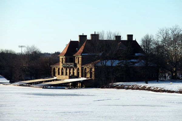 Les bords glacés de la Charles River en hiver