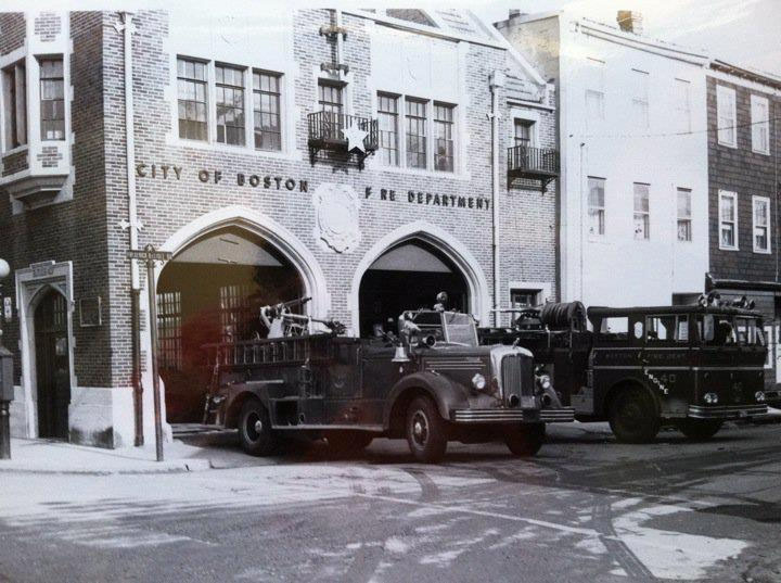 Dirty Old Boston - Fire Departement BFD Engine 40, Sumner St. East Boston