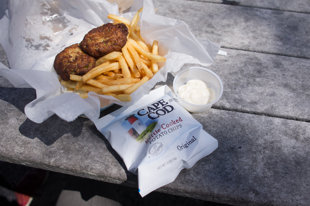 Crabcakes et chips Cape Cod