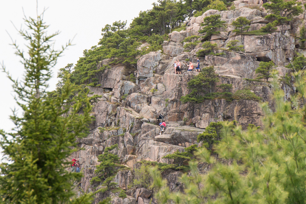 Grimper en haut du Beehive - Acadia National Park