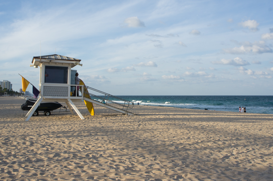 Fort Lauderdale, la plage de sable fin et la cabine de sauveteurs - Floride