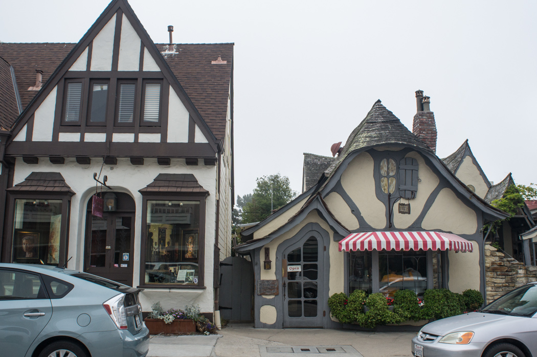 Jolies boutiques, restaurants et maisons à Carmel - Californie