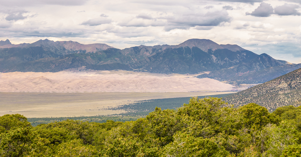 Great Sand dunes Colorado et les montagnes