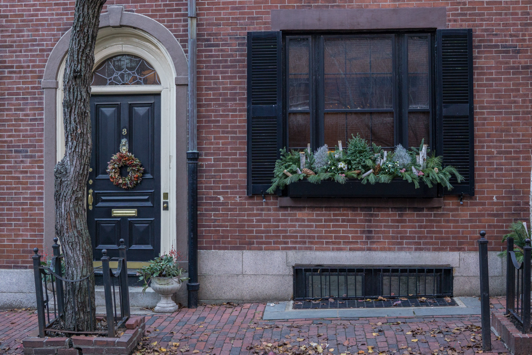 Noel a Boston porte et jardinières a Beacon Hill