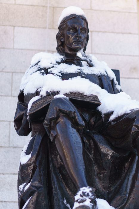 Harvard Art Museum - Harvard Yard - Statue de John Harvard sous la neige