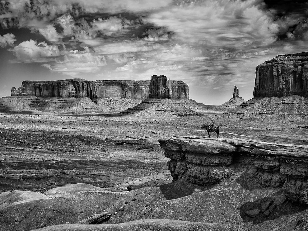 cowboy-monument-valley_89660_990x742