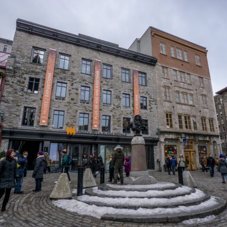 Visite de la ville de Quebec- Place Royale Statue