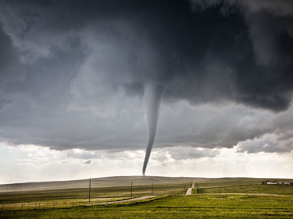 tornado-chaser-colorado_91282_990x742