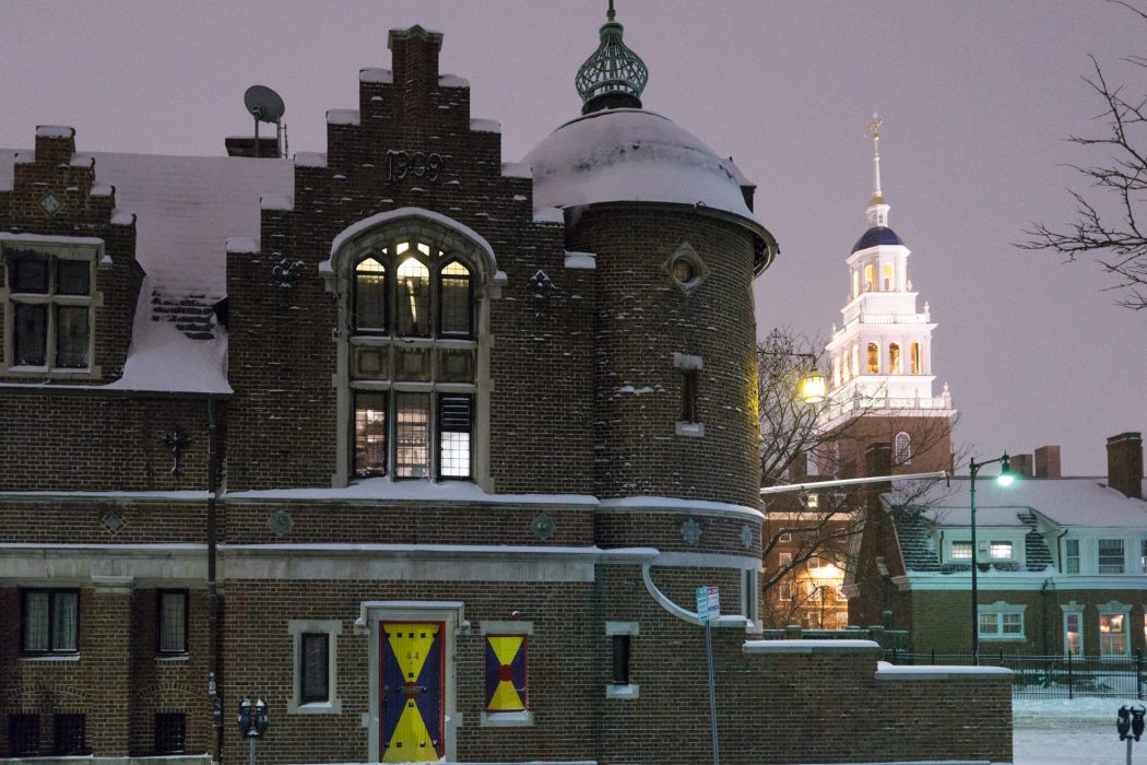 Harvard sous la neige le soir